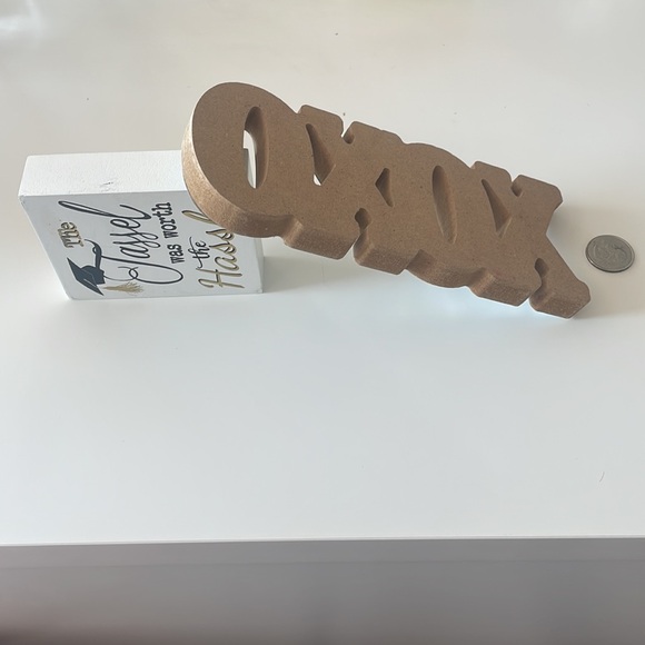 Home Decor Wood Quote Signs “XOXO” and “The Tassel was Worth the Hassle” - Picture 4 of 5